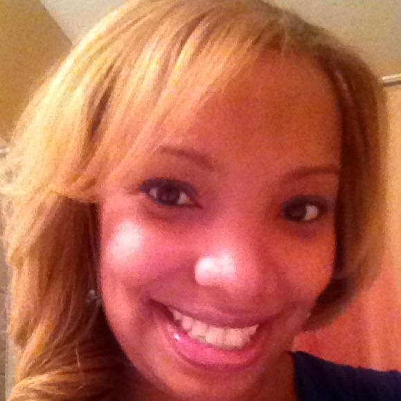 Profile Picture of Ashleigh Mcfarlin (@drashmcf) on Poshmark