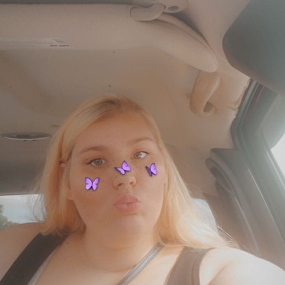 Katelyn Ackersnow - Poshmark Profile Picture of Katelyn Ackersnow (@kackersnow) on Poshmark