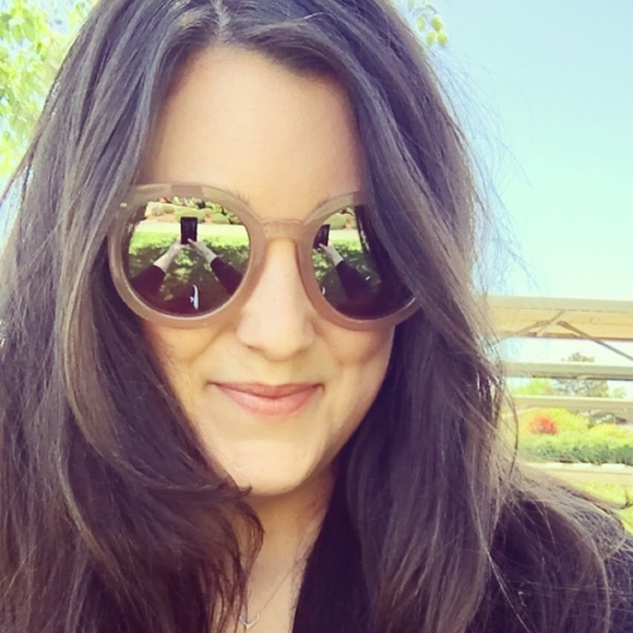 Profile Picture of Chloe Hays (@chloehays) on Poshmark