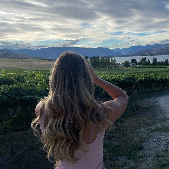 Profile Picture of Allison Carlisle (@allisoncarlisle) on Poshmark