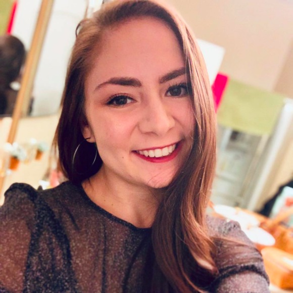 Profile Picture of Alison Hale (@alisonhale19) on Poshmark