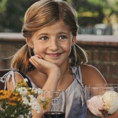 Profile Picture of Lisa-Marie (@PaulaSchweiger) on Twitter