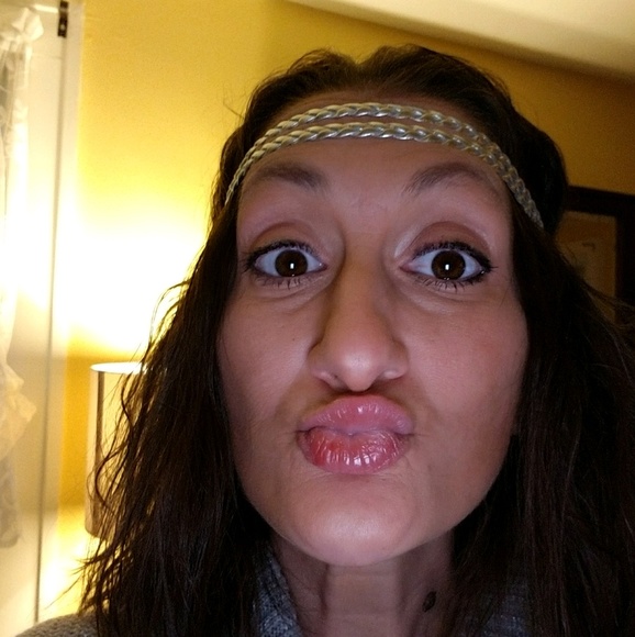 Profile Picture of Maxine Taraska (@maxine555) on Poshmark