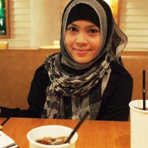 Profile Picture of Dyana Sudarsono (@dyana_sudarsono) on Poshmark