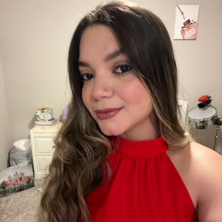 Profile Picture of Lyn (@carolyn1706) on Tiktok