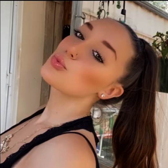 Profile Picture of Krystal Fetyko (@baby_krys) on Poshmark