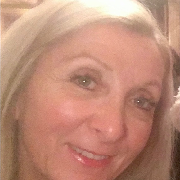 Profile Picture of Louise Visser (@louisevisser1) on Poshmark