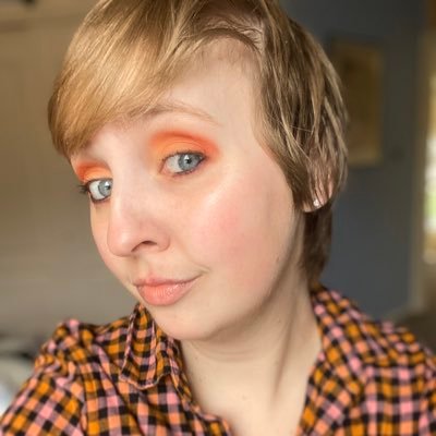 Profile Picture of Amanda Adams  💖 💜 💙 (@AbnormalAmanda) on Twitter