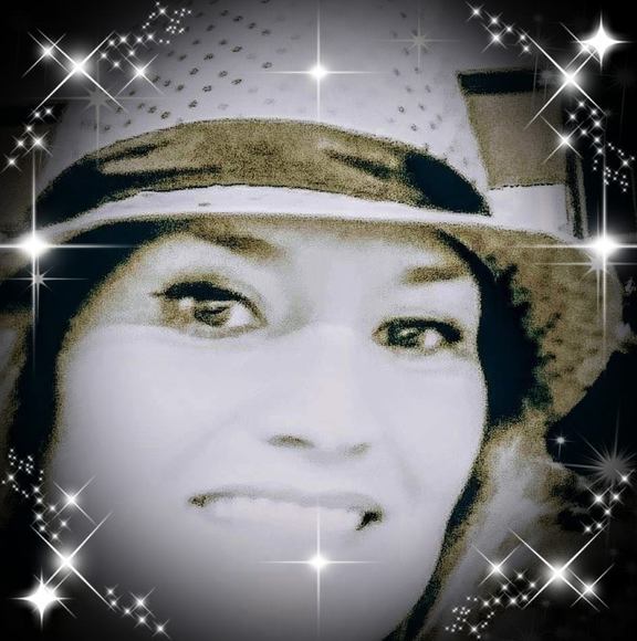 Profile Picture of Raquel Edwards (@raquel_edwards) on Poshmark