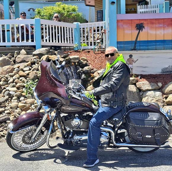 Profile Picture of Mark Hand (@hand17237) on Poshmark