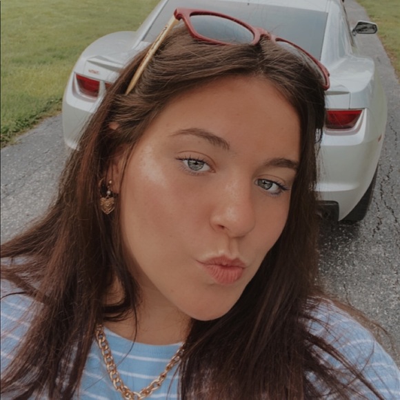 Profile Picture of Alice Miller (@alicemiller1) on Poshmark