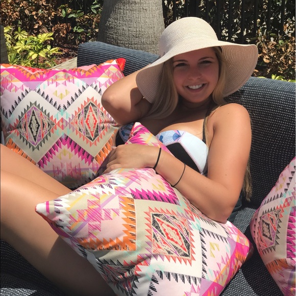 Profile Picture of Ashley Filardi (@ashleyfilardi) on Poshmark