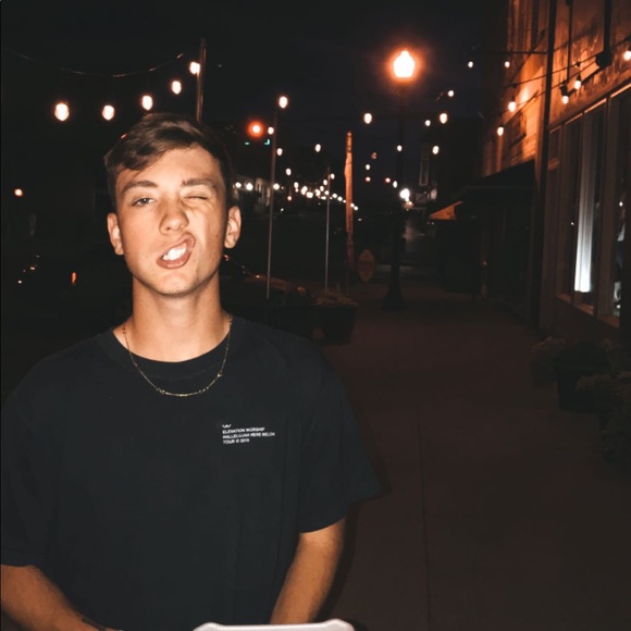 Profile Picture of Daniel Weikel (@danielweikel) on Poshmark