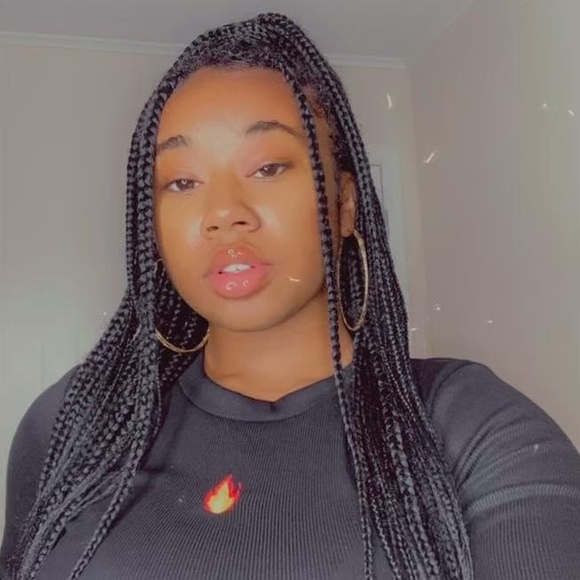 Profile Picture of Julie Chesson (@juju97) on Poshmark