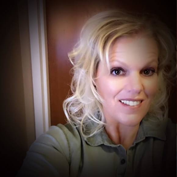 Profile Picture of Melisa Talbott (@talbottmd) on Poshmark