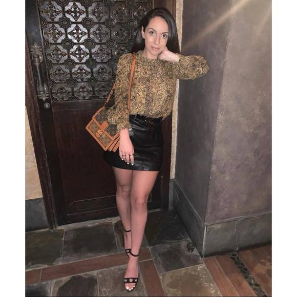 Angela Vanian - Poshmark Profile Picture of Angela Vanian (@angie1992323) on Poshmark