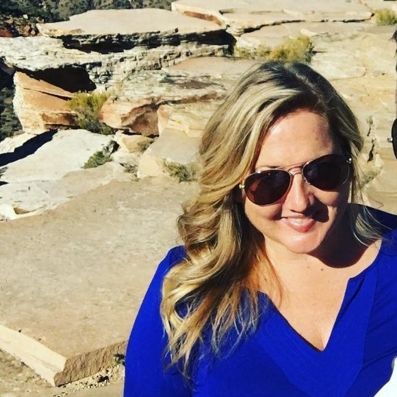 Profile Picture of Christina Everhart (@beachgrl73) on Poshmark