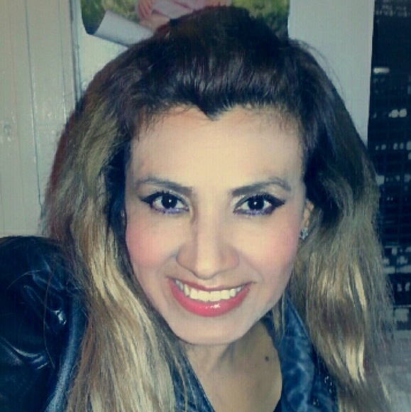 Profile Picture of Nancy Melo (@simoneng) on Poshmark
