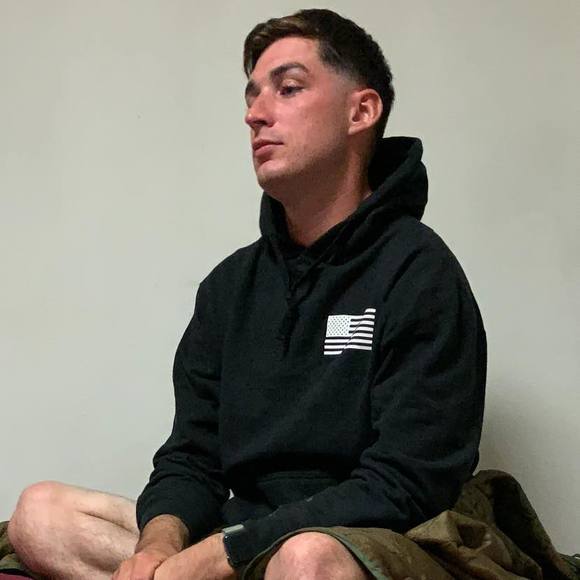 Profile Picture of Rob Musinski (@yooitsrobb) on Poshmark