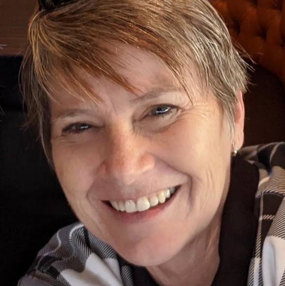 Profile Picture of Karen Larsen (@kazlarsen) on Poshmark