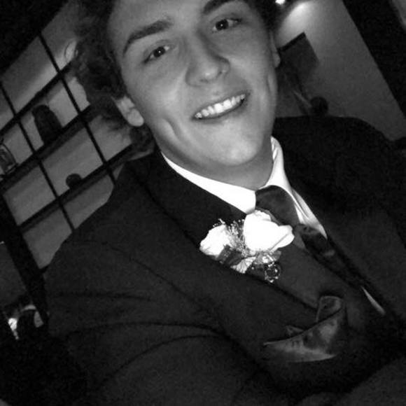 Profile Picture of Layne Cayton (@cayton123) on Poshmark