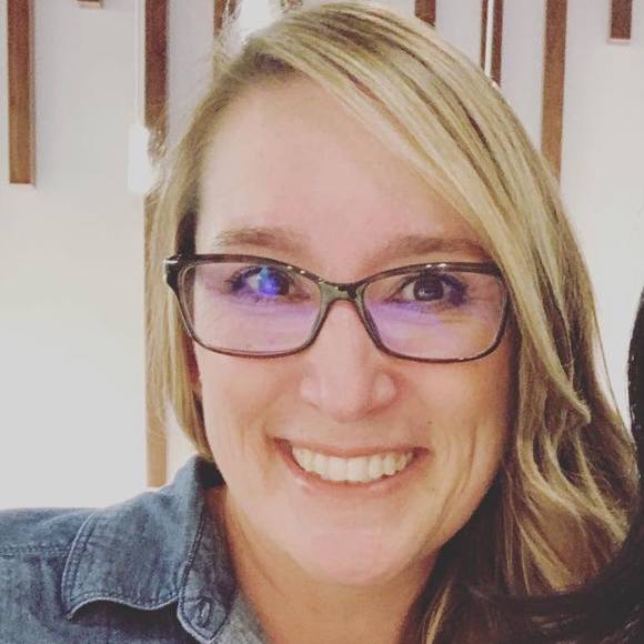 Profile Picture of Stephanie Javor (@stephaniejzvor) on Poshmark