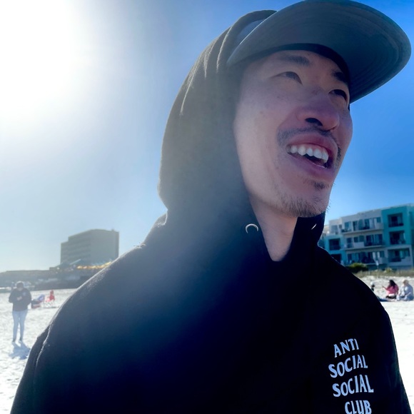 Profile Picture of Eugene Hwang (@eugenehwang) on Poshmark