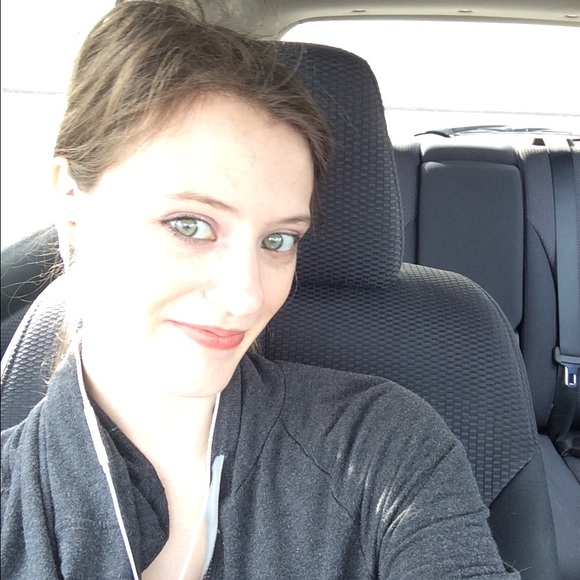 Profile Picture of Alexis Steele (@lexi9323) on Poshmark