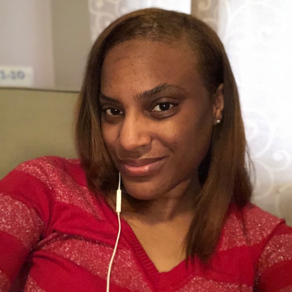 Profile Picture of Ashley Frieson (@afrieson829) on Poshmark