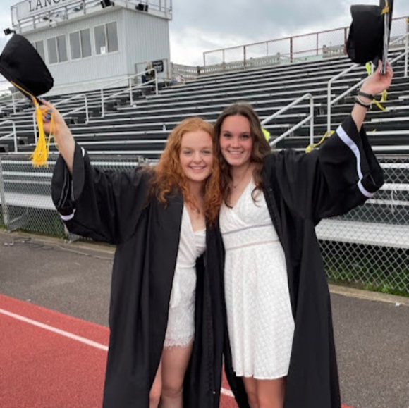 Profile Picture of Megan Macelhiney (@memacelhiney) on Poshmark