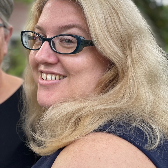 Profile Picture of Marcella Clements (@yellowtangfish) on Poshmark