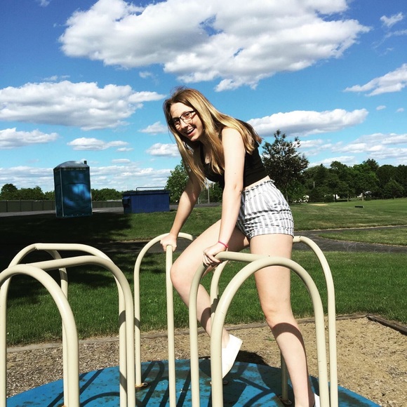 Profile Picture of Norah Brookes (@norahb19) on Poshmark