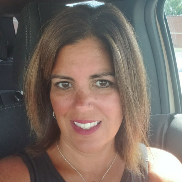 Profile Picture of Dana Simmons (@dsimm730) on Poshmark