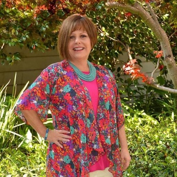 Profile Picture of Cynthia Geraldson (@c_geraldson) on Poshmark
