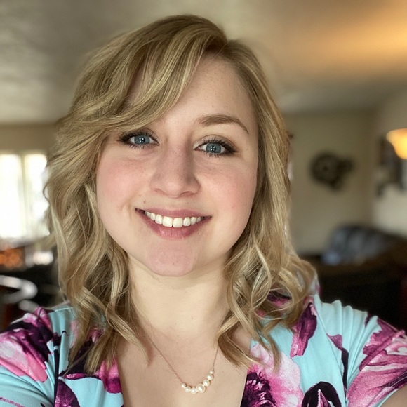 Profile Picture of Tabitha Lyons (@tlyons1330) on Poshmark