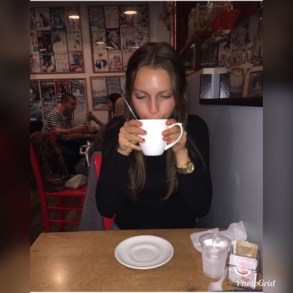 Profile Picture of Amanda Kasztl (@kasztla) on Poshmark