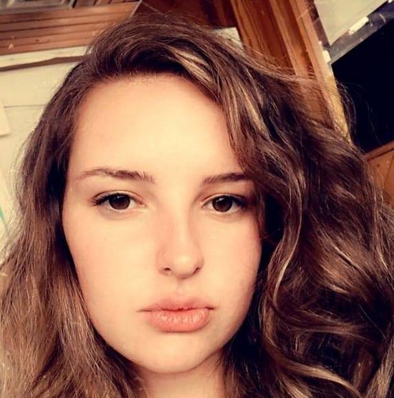 Profile Picture of Mary Helffrich (@maryhelffrich) on Poshmark