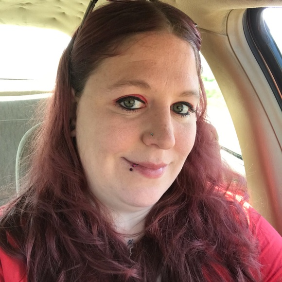 Profile Picture of Danielle Schrader (@dani0789) on Poshmark