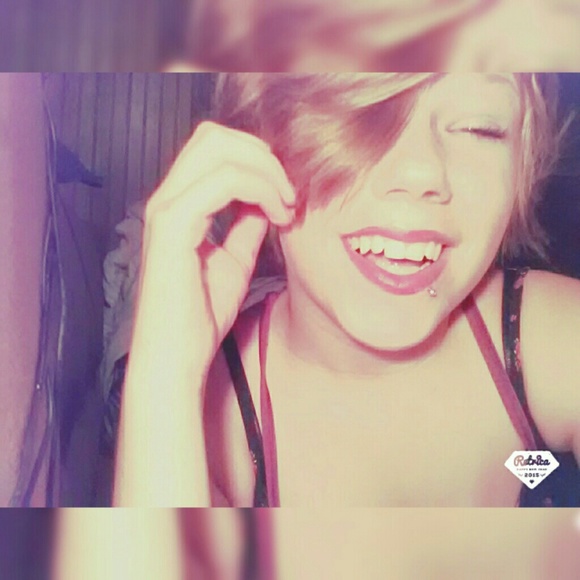 Profile Picture of Crystal Peterson (@beautifulgirl69) on Poshmark