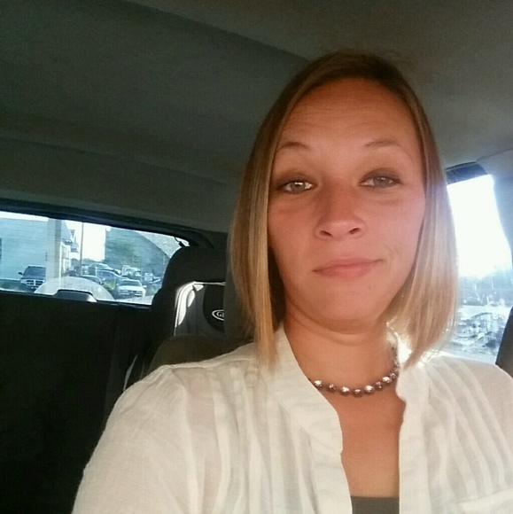 Amanda Rostin - Poshmark Profile Picture of Amanda Rostin (@arostin) on Poshmark