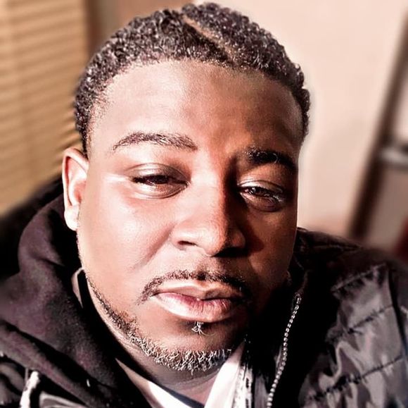 Profile Picture of Tommy Plump (@malikplump) on Poshmark