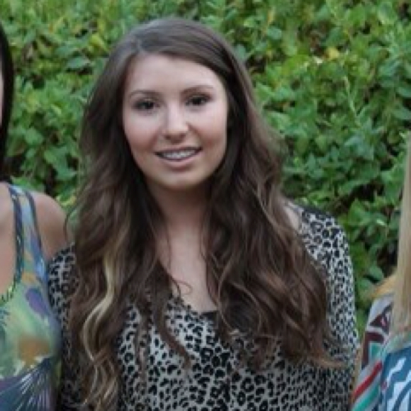 Profile Picture of Samantha Scaglione (@samscaglione) on Poshmark