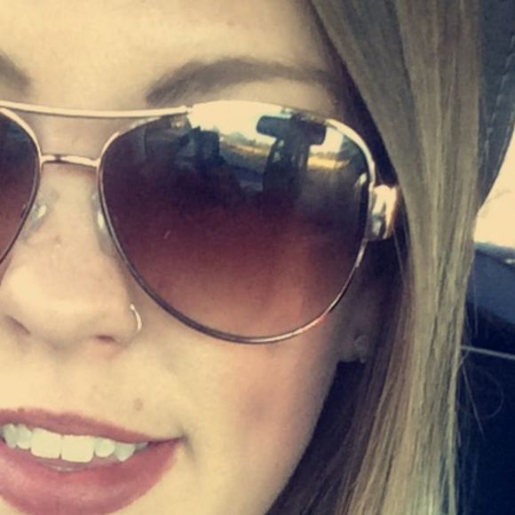 Profile Picture of Kara Tenery (@kmichelle0990) on Poshmark