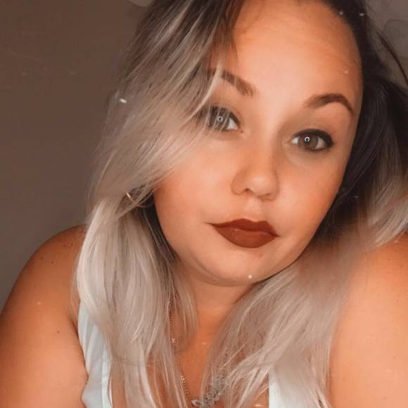 Mary Schenck - Poshmark Profile Picture of Mary Schenck (@mimil210) on Poshmark