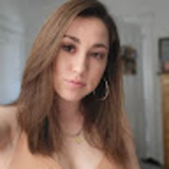 Profile Picture of Afton Goriscak (@afton_goriscak) on Poshmark
