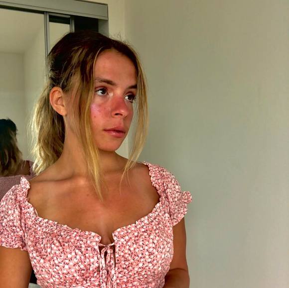 Profile Picture of Chloe Schwartz (@chloejschwartz) on Poshmark