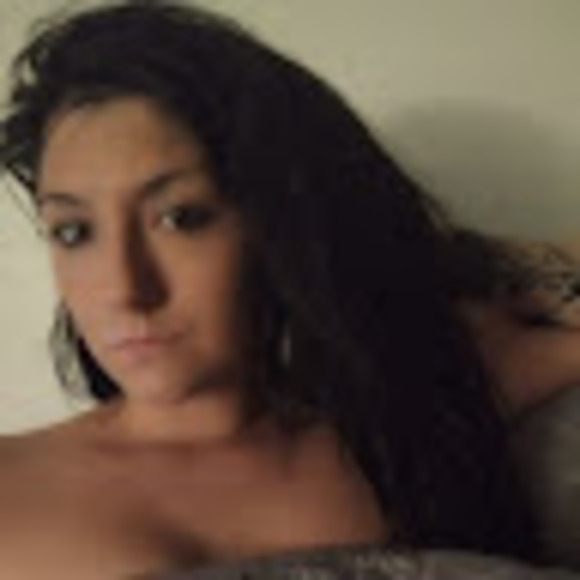 Profile Picture of Wegan Merner (@weganmerner0933) on Poshmark