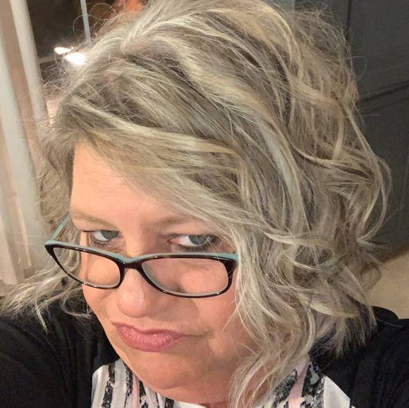 Profile Picture of Heather Cumer (@heathery35) on Poshmark