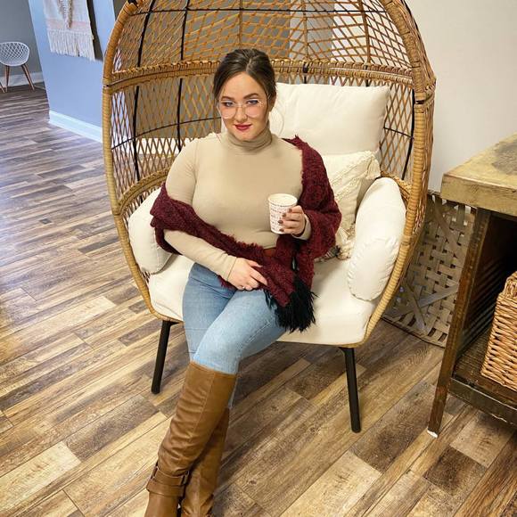 Profile Picture of Daisy Roberts (@darobe37) on Poshmark