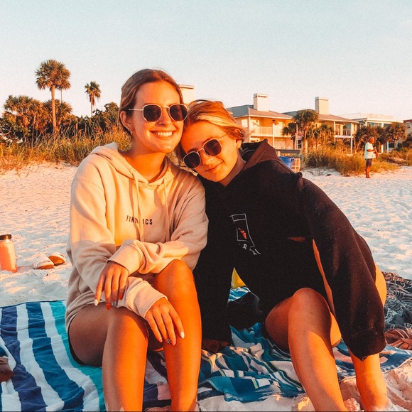 Profile Picture of Alexa Roush (@alexaleeroush) on Poshmark
